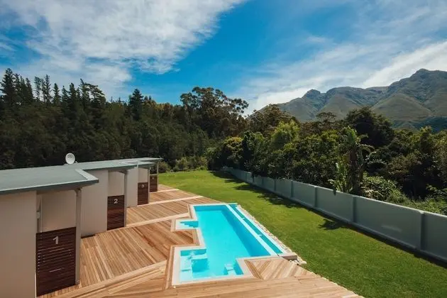 A Riverbed Guesthouse