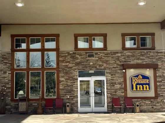 A Riverside Inn