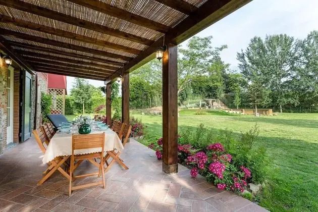 A Romantic Farmhouse With Pool in 10 Mins Walk Away From the Walls of Lucca - Oda