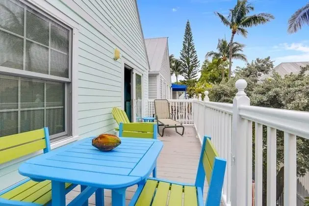 A Siesta Bay by Avantstay Key West Walkable Gated Community, Shared Pool Week Long Stays Only