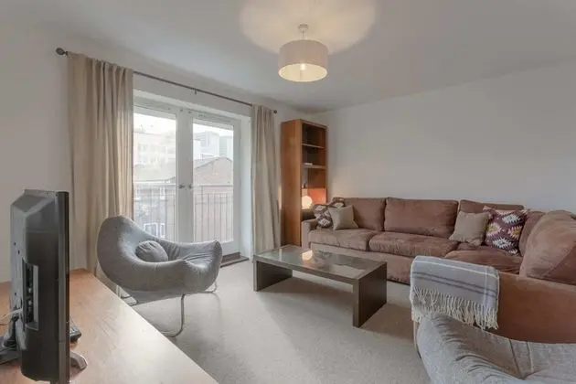 A Spacious 2 Bedroom Apartment In Aldgate East - Oda Düzeni