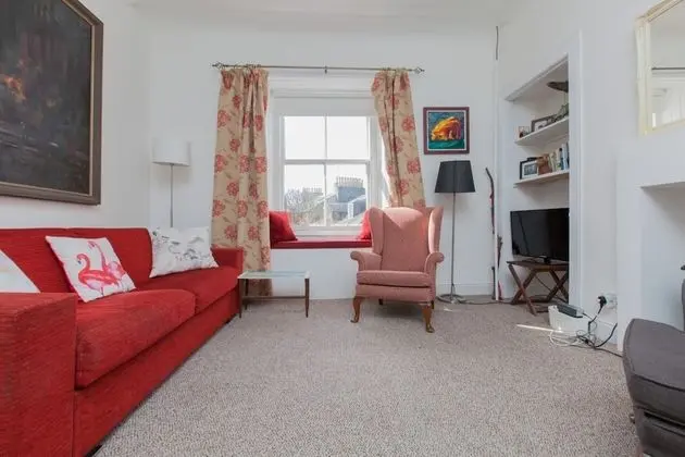 A Spacious City Centre Apartment in the Heart of Edinburgh