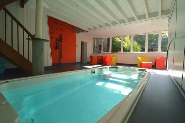 A Surprising House With an Ecological Anima, Close to the Robertville Lake - Havuz