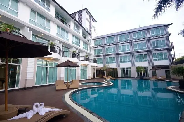 A-Te Chumphon Hotel - Havuz