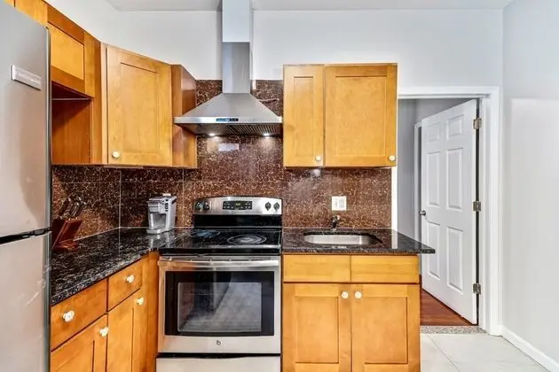 A Touch of Blue! Stylish 2BD Next to Reading Terminal Market - Mutfak