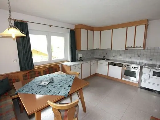 A Well Kept Holiday Home, Full of Atmosphere and With a Wooden Decor - Mutfak