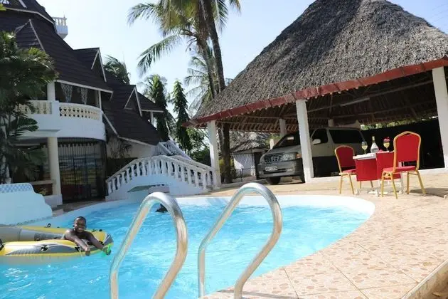 A Wonderful Beach Property in Diani Beach Kenyaa Dream Holiday Place - Havuz