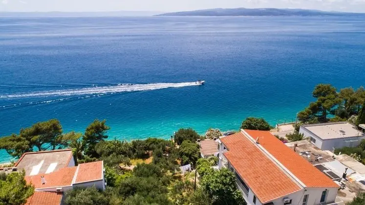 A1 - apt Next to the Beach w Balcony and sea View