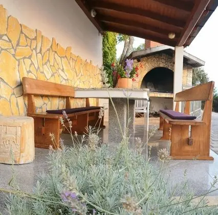 A1- apt With Terrace, Just 3 min Walk to the Beach