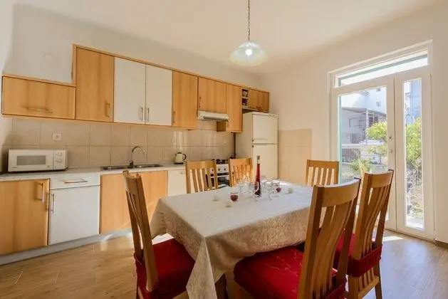 A1 -spacious Apartment w Patio 40m From the Beach - Mutfak
