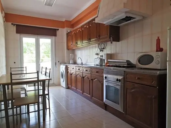 A10 Windmill 1 Bed with Pool by Dreamalgarve - Mutfak