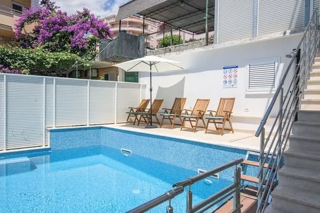 A2-apt w. Shared Pool & Balcony,next to the Beach