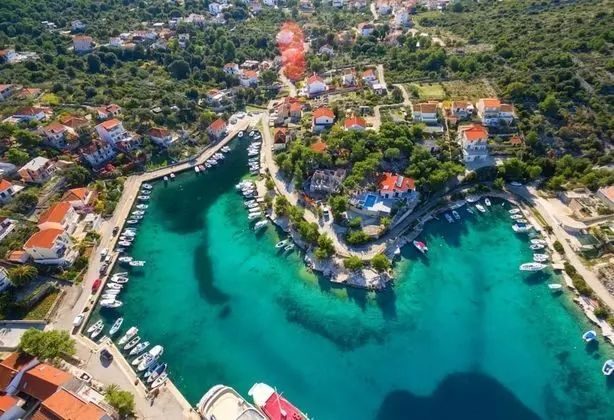 A2 - apt w. Terrace, Just 3 min Walk to the Beach - Havuz