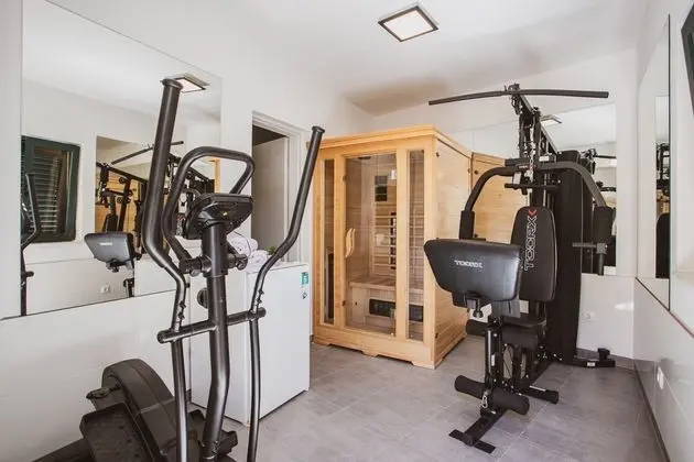 A2 - Luxury apt w Terrace, Gym, Jacuzzi & Sauna - Fitness