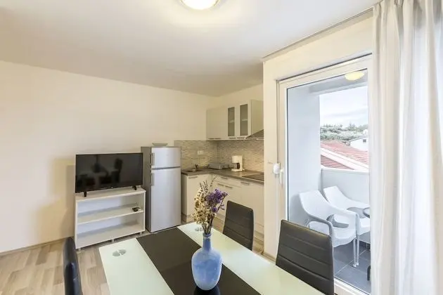 A2 - Spacious apt With the sea View & use of Pool