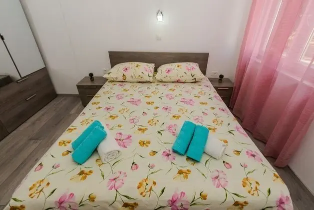 A2 - Spacious apt W.lodge Just 40m From the Beach - Oda