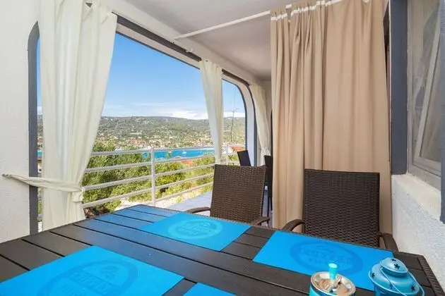 A4 - Modern apt w. Terrace, 3 min Walk to Beach