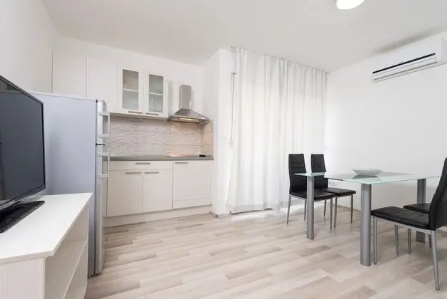 A4 - Spacious apt With the sea View & use of Pool