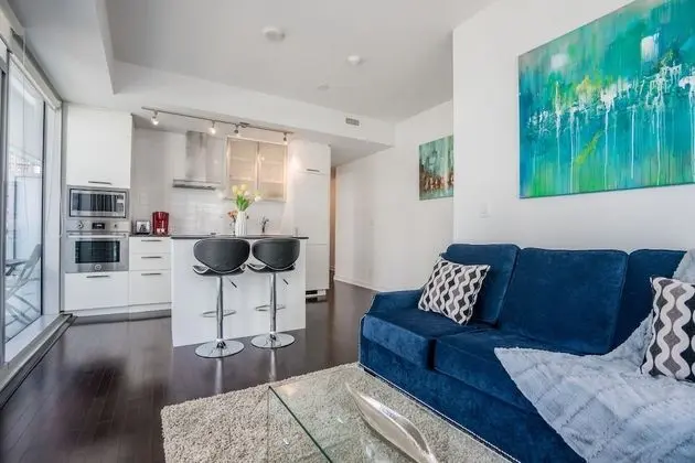 Aaira Suites at 65 Bremner Blvd - Öne Çıkan Resim