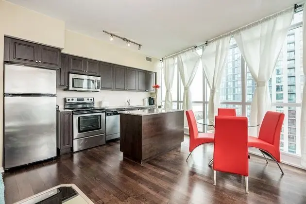 Aaira Suites at Fort York - Yerinde Yemek