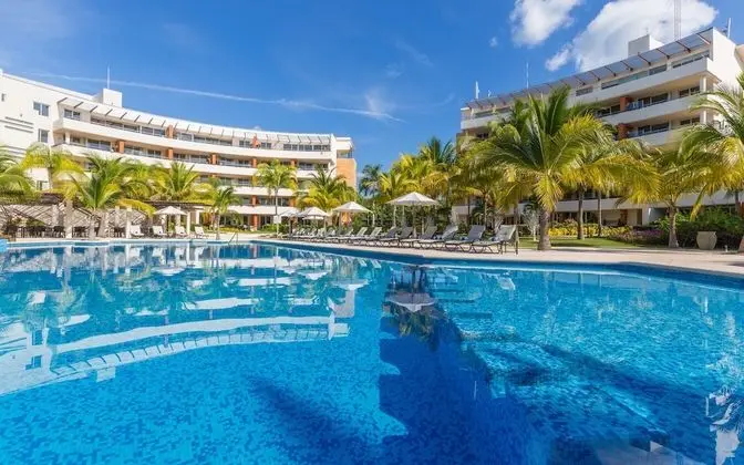 Aak-Bal All Suite Resort