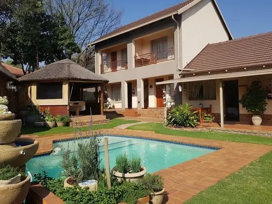 Aandbloem Guest House