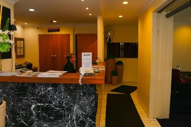 Aaron Court Motor Inn - Lobi