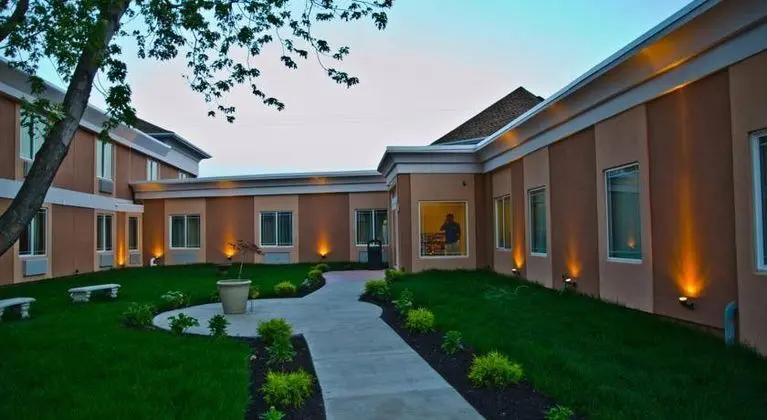 AAshram Hotel by Niagara River