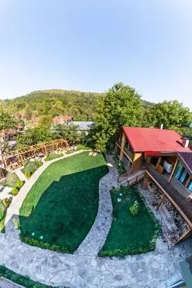 Abant Villa Otel - Alkolsüz (Aile Oteli) - Havuz