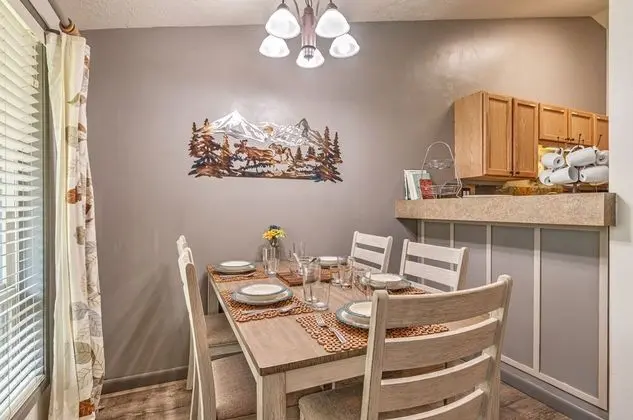 Abbot House #20 by Village Properties at Sunriver - Yerinde Yemek