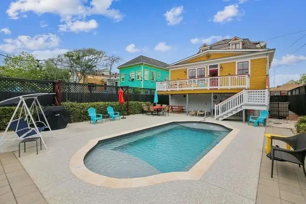 Abfab Seaside Cottage