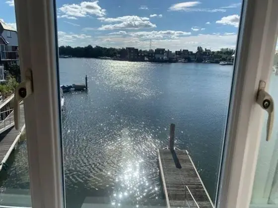Abingdon House - 4 BR on the Marina