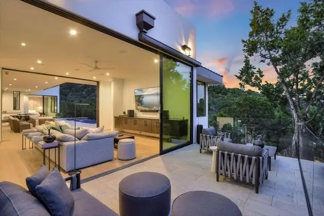The Above Accolade Estate - Oda