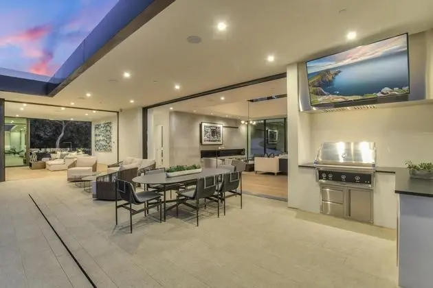The Above Accolade Estate - Oda