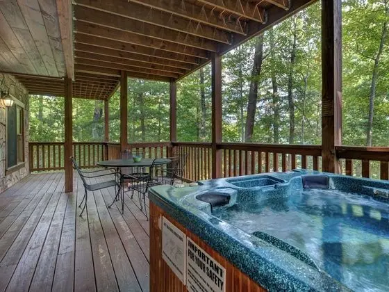 Above the Clouds by Jackson Mountain Homes - Havuz