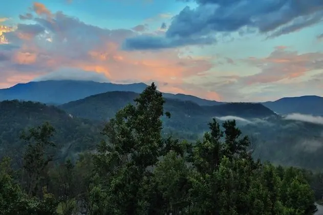 Above It All - Four Bedroom Cabin - Dış Mekan