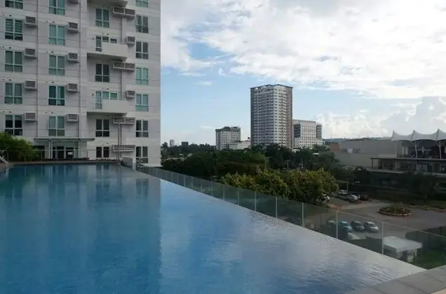 Abreeza Place Davao Condo - Havuz
