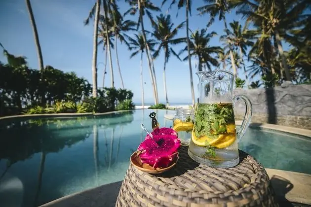 Absolute Beachfront Romantic Villa Laut - Havuz