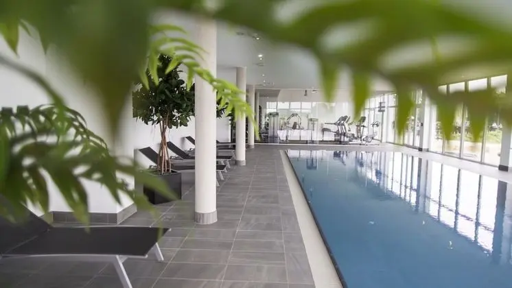 Hotel Absolute Golfresort Gernsheim - Havuz