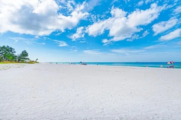 Absolute Paradise Ami-private Beach Access-water Views From Every Window-heated Pool- Walk To 14 Restaurants