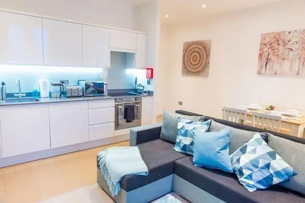 Absolute Stays on Grosvenor- Free Wifi Families Contractors Longshort Stays
