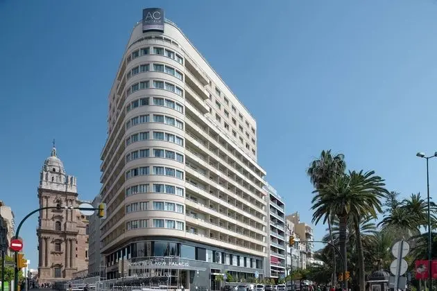 AC Hotel Málaga Palacio by Marriott - Dış Mekan