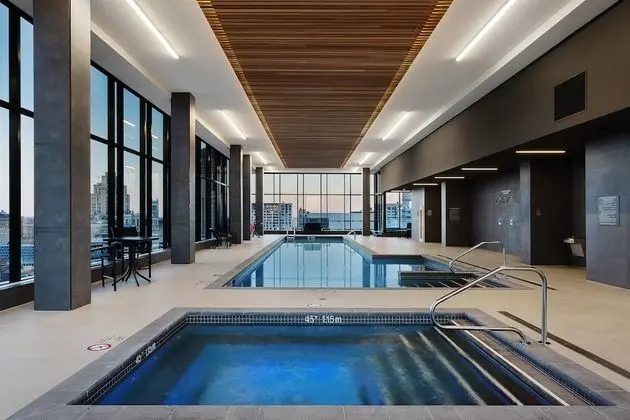 AC Hotel by Marriott Montreal Downtown - Havuz