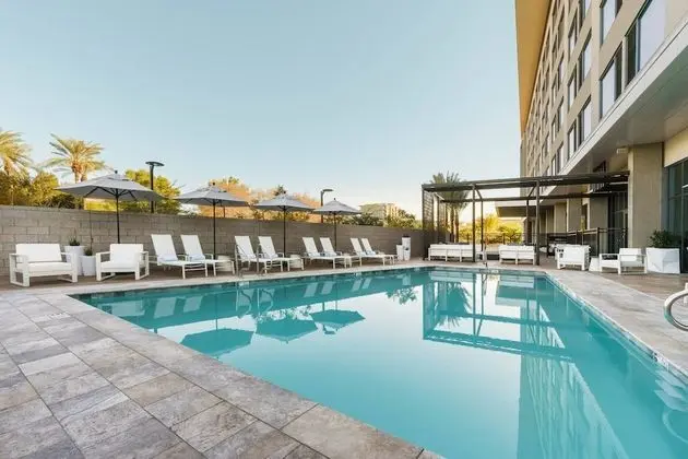 AC Hotel by Marriott Scottsdale North - Havuz