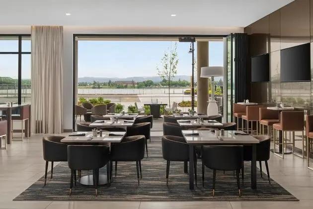 AC Hotel Vancouver Waterfront - Yerinde Yemek