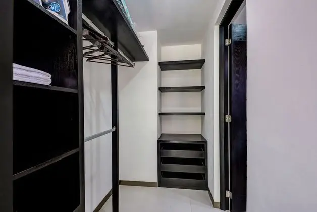 Acacia Condos - Oda