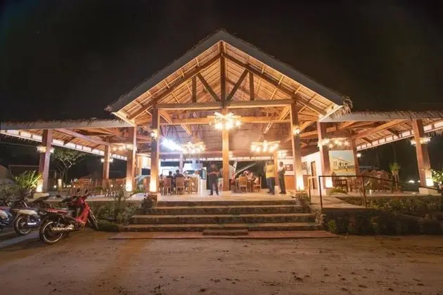 The Acacia Glamping Park - Lobi