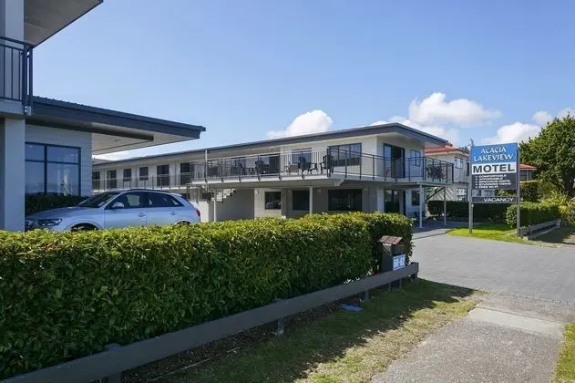 ACACIA LAKE VIEW MOTEL