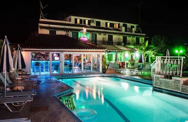 Acapulco Marinos Studios & Apartments - Havuz