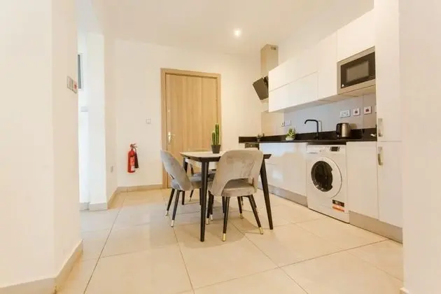 Accra Luxury Apartments at Pine Court - Mutfak